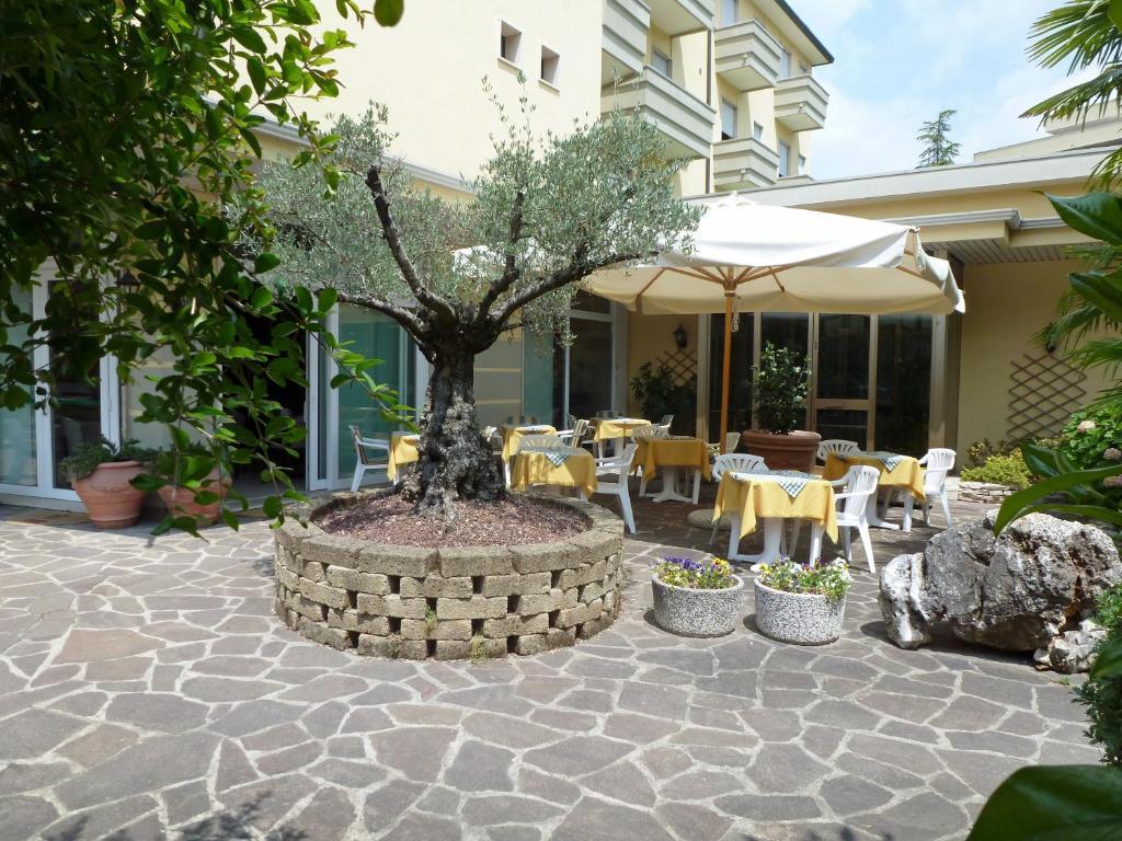 Lanterna Hotel 2*